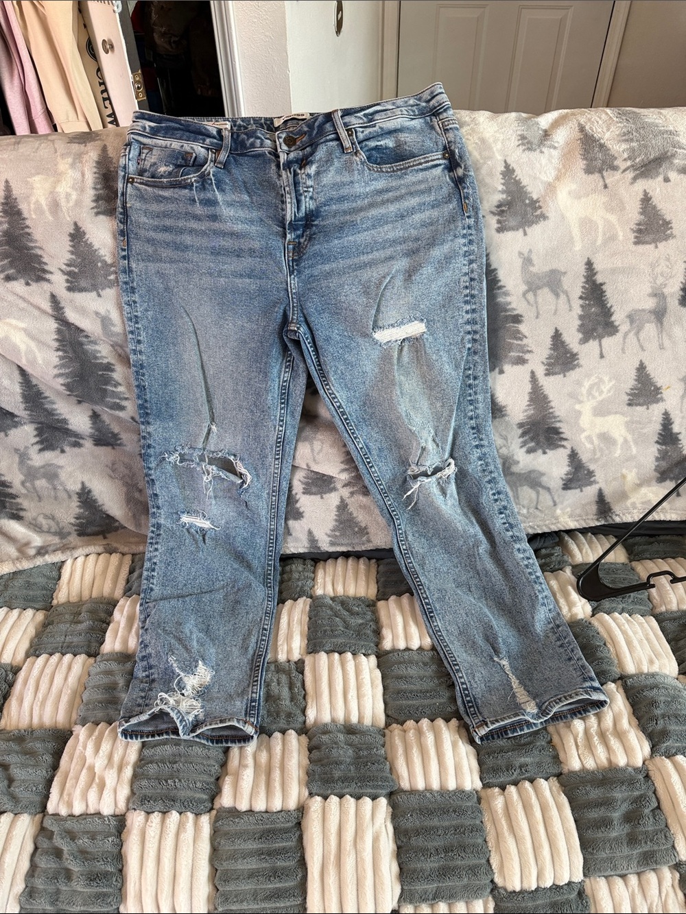 Vigoss Women's Light Blue Distressed Boyfriend Jeans
